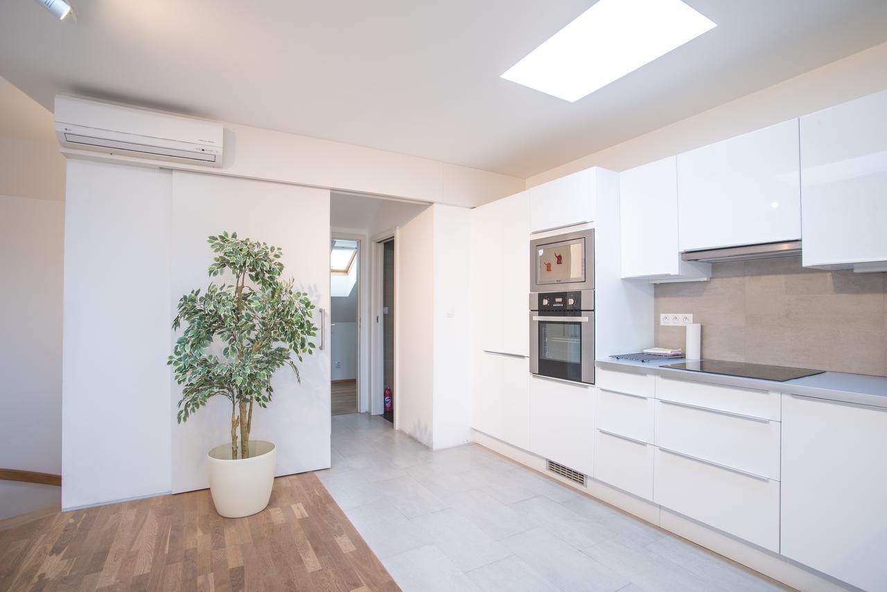 Suite Prague Apartment -Duplex, Up To 4People מראה חיצוני תמונה